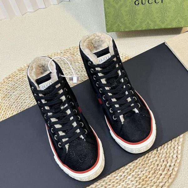 repliche,replica,perfette,siti di,affidabili,migliori siti,dove comprare,1:1,scarpe da ginnastica (Stile Doppia G in rilievo) GUCCI Tennis Winter versione aggiornata con chip di scansione, nuovo stile di vendita al dettaglio, scarpe casual calde e pelose con Doppia G in rilievo (JVGGC)