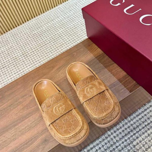 repliche,replica,perfette,siti di,affidabili,migliori siti,dove comprare,1:1,scarpe da ginnastica Nuove mules Gucci con plateau e ricamo G-sign intrecciato (R1MYO)