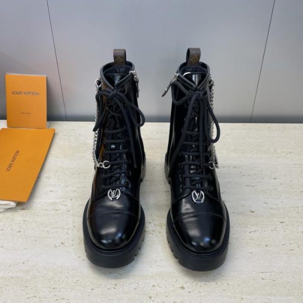repliche,replica,perfette,siti di,affidabili,migliori siti,dove comprare,1:1,scarpe da ginnastica Stivaletti da motociclista con lacci e stile punk Louis Vuitton di alta qualità per l’autunno/inverno (IYLS6), disponibili tramite personal shopper.