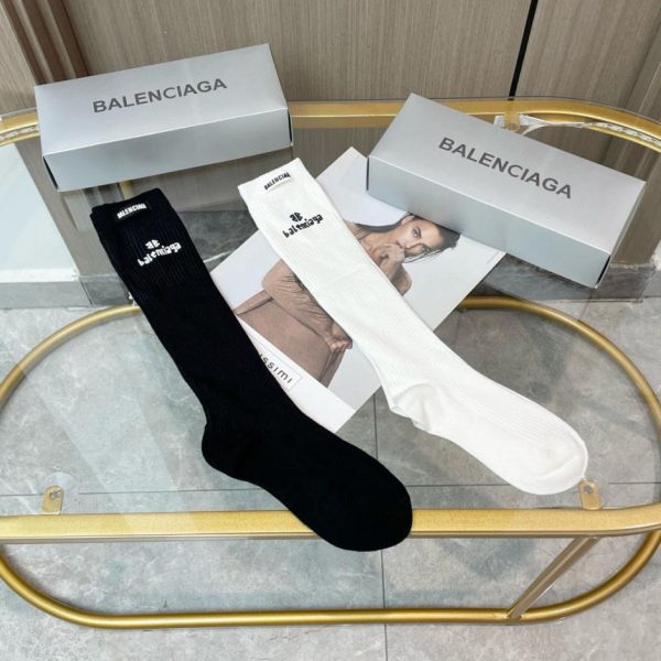 repliche,replica,perfette,siti di,affidabili,migliori siti,dove comprare,1:1,scarpe da ginnastica [Due paia per scatola] Calzini al polpaccio con lettere in silicone sincronizzate sul sito ufficiale BALENCIAGA (3MZ4H)