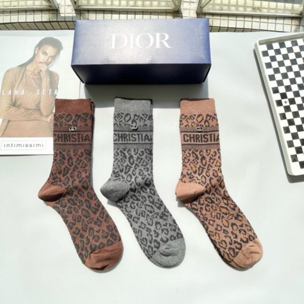 repliche,replica,perfette,siti di,affidabili,migliori siti,dove comprare,1:1,scarpe da ginnastica [Una scatola contiene tre paia] Calzini con lettere jacquard Dior (27T7H) – sincronizzati con il sito ufficiale