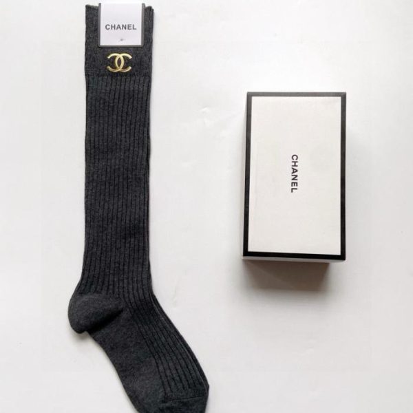 repliche,replica,perfette,siti di,affidabili,migliori siti,dove comprare,1:1,scarpe da ginnastica [Un paio per scatola] Calzini lunghi fino al ginocchio in puro cotone con logo Chanel Classic Double C (246BI)