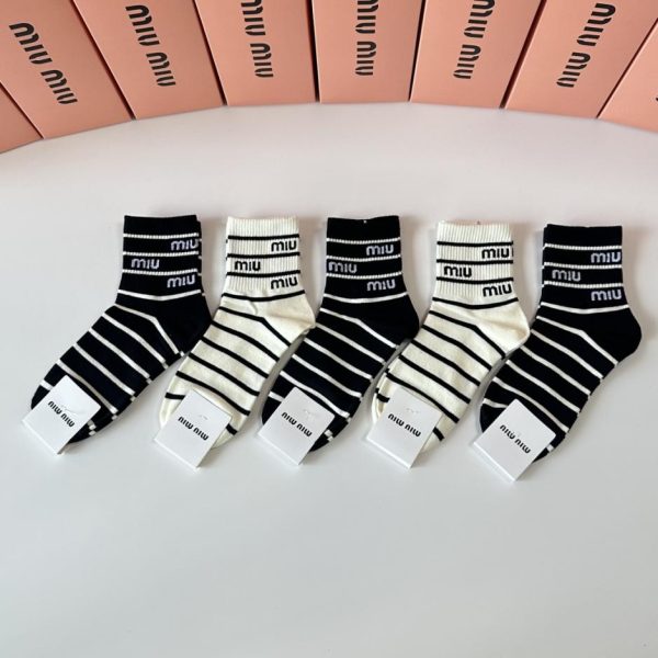 repliche,replica,perfette,siti di,affidabili,migliori siti,dove comprare,1:1,scarpe da ginnastica MiuMiu New Calzini di media lunghezza, 5 paia per scatola (Y02FO)