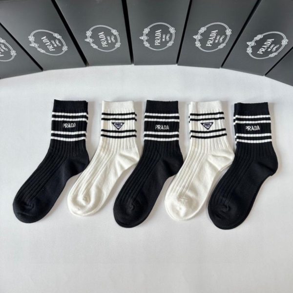 repliche,replica,perfette,siti di,affidabili,migliori siti,dove comprare,1:1,scarpe da ginnastica Calzini classici PRADA nuovi e ricamati, di media lunghezza, 5 paia per scatola (YN7K5)
