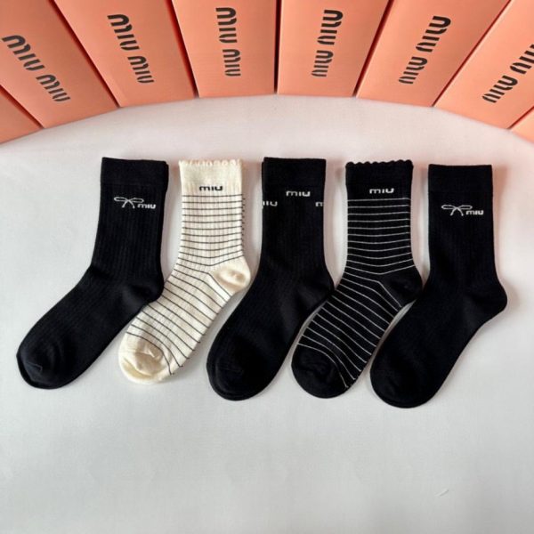 repliche,replica,perfette,siti di,affidabili,migliori siti,dove comprare,1:1,scarpe da ginnastica Calzini MiuMiu New Cashmere di media lunghezza, 5 paia per scatola (ADXW0)
