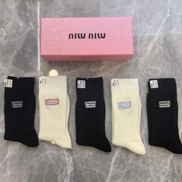 repliche,replica,perfette,siti di,affidabili,migliori siti,dove comprare,1:1,scarpe da ginnastica Calzini MiuMiu New Cashmere ricamati di media lunghezza, 5 paia per scatola (OU943)