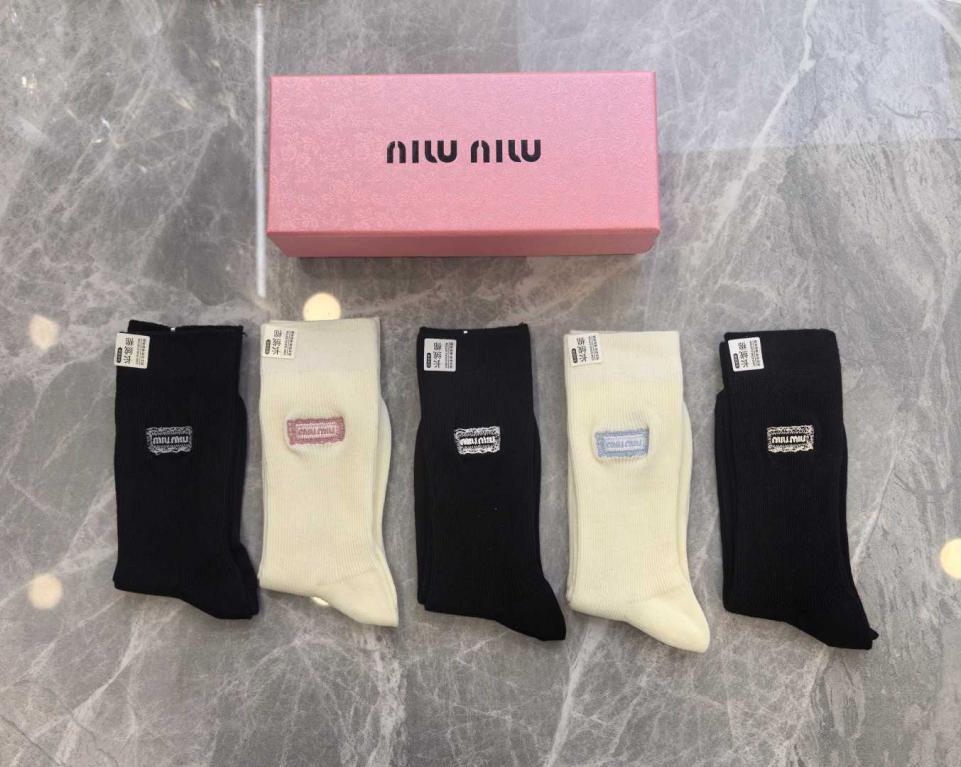repliche,replica,perfette,siti di,affidabili,migliori siti,dove comprare,1:1,scarpe da ginnastica Calzini MiuMiu New Cashmere ricamati di media lunghezza, 5 paia per scatola (OU943) repliche,replica,perfette,siti di,affidabili,migliori siti,dove comprare,1:1,scarpe da ginnastica Calzini MiuMiu New Cashmere ricamati di media lunghezza, 5 paia per scatola (OU943)