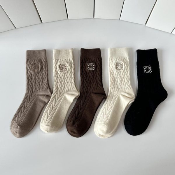 repliche,replica,perfette,siti di,affidabili,migliori siti,dove comprare,1:1,scarpe da ginnastica LOEWE Calzini di media lunghezza ricamati in cashmere, 5 paia per scatola (ZL0BA)