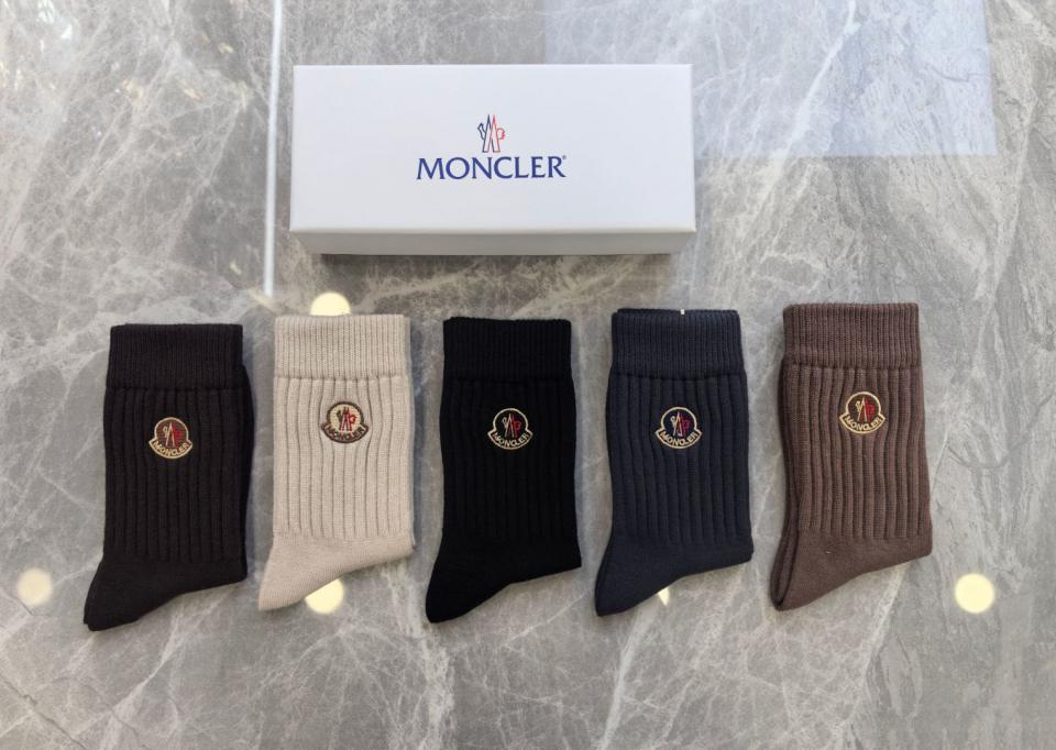 repliche,replica,perfette,siti di,affidabili,migliori siti,dove comprare,1:1,scarpe da ginnastica Gli ultimi calzini di media lunghezza ricamati in cashmere di MONCLER, cinque paia per scatola (Z0O18) repliche,replica,perfette,siti di,affidabili,migliori siti,dove comprare,1:1,scarpe da ginnastica Gli ultimi calzini di media lunghezza ricamati in cashmere di MONCLER, cinque paia per scatola (Z0O18)
