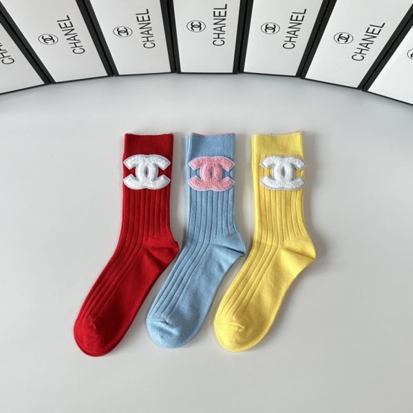I nuovi calzini classici di Chanel, decorati con la dopamina, di media lunghezza, tre paia per scatola (YDMAU)