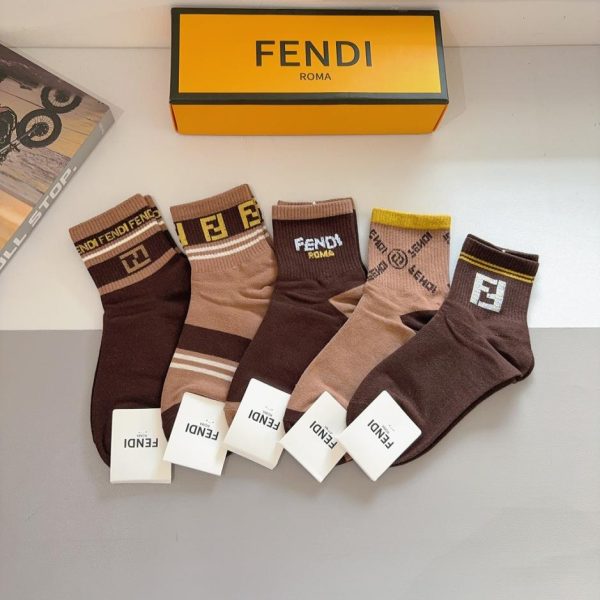 repliche,replica,perfette,siti di,affidabili,migliori siti,dove comprare,1:1,scarpe da ginnastica (5 paia per scatola) Calzini FENDI Classic Double F a metà polpaccio, in puro cotone (K14SM)