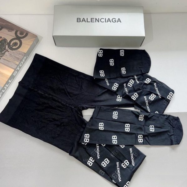 (Un paio per scatola) Calzini con lettere BALENCIAGA (7CF2C)