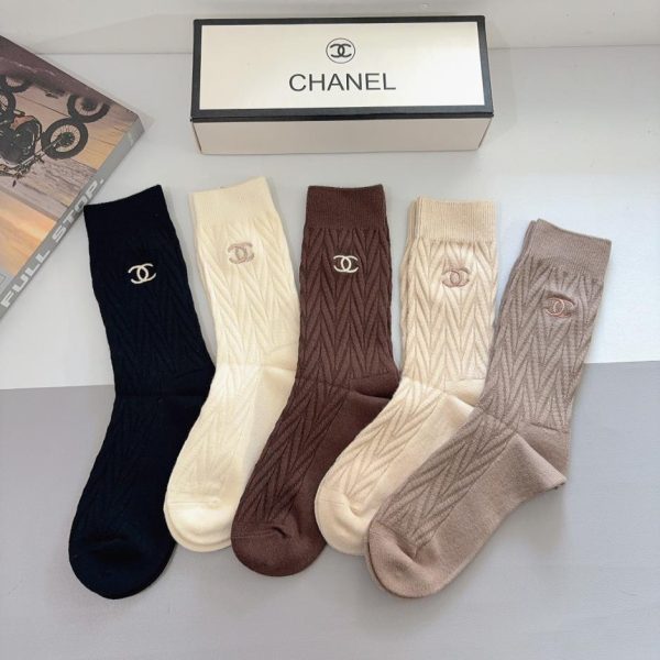 (5 paia per scatola) Calzini lunghi fino al ginocchio in cashmere ricamato di alta qualità Chanel (NWKQ7)
