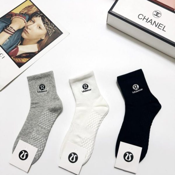 [3 paia per scatola] Calzini in cotone ricamati con logo classico Lululemon (FEOT0)