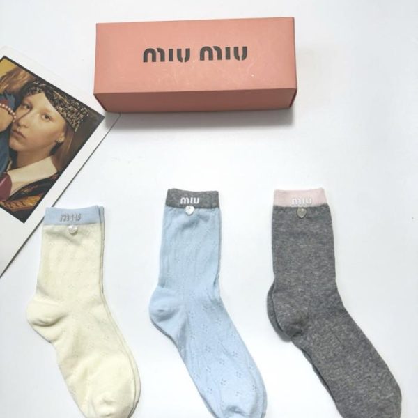 【3 paia per scatola】 Calzini a metà polpaccio in cotone con logo classico MIUMIU (2UZO7)