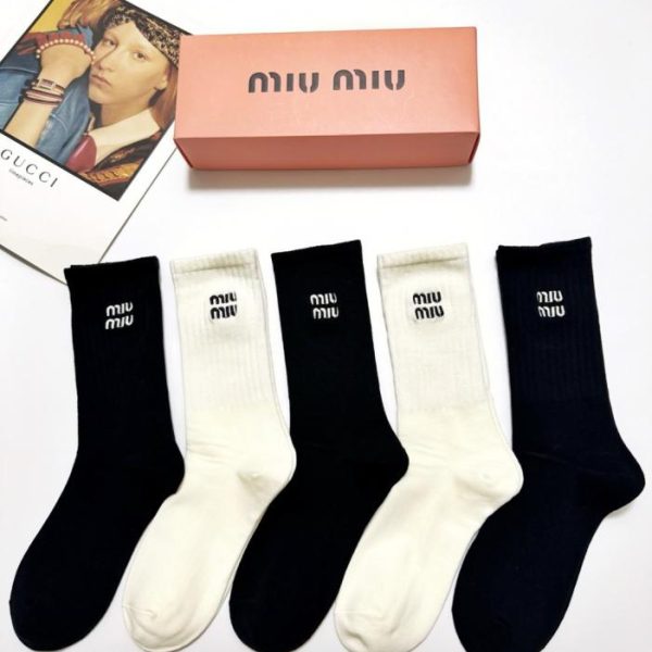 [5 paia per scatola] Calzini classici in cotone con logo ricamato MIUMIU a metà polpaccio (MLEC4)
