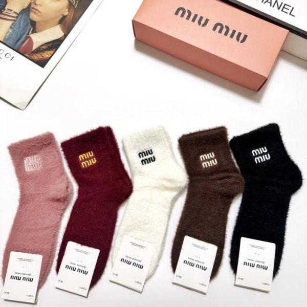 【5 paia per scatola】Calzini alla caviglia in pile di visone con logo classico MIUMIU (HFAUX)