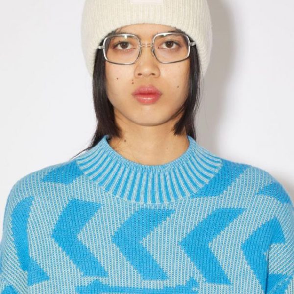 La nuova fascia per capelli di Acne Studios (TMON2) è ora disponibile sul loro sito web ufficiale.