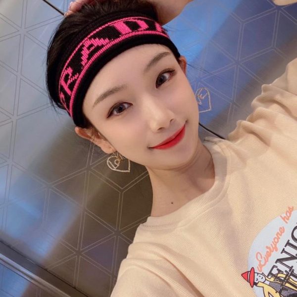 repliche,replica,perfette,siti di,affidabili,migliori siti,dove comprare,1:1,scarpe da ginnastica Fasce per capelli PRADA autentiche dal sito ufficiale, tra cui fasce per il fitness e fasce per lo styling (EQD97).