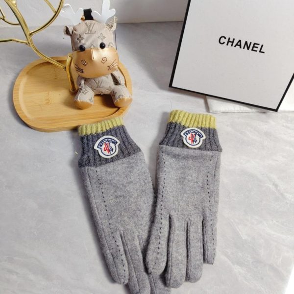 repliche,replica,perfette,siti di,affidabili,migliori siti,dove comprare,1:1,scarpe da ginnastica Nuovi guanti in lana MONCLER (F2F0M) – Disponibili nei negozi ufficiali