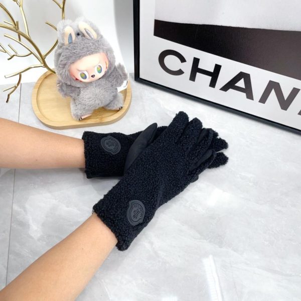 repliche,replica,perfette,siti di,affidabili,migliori siti,dove comprare,1:1,scarpe da ginnastica Nuovi guanti in lana MONCLER (KBRIW) – Un nuovo arrivo dallo store ufficiale.