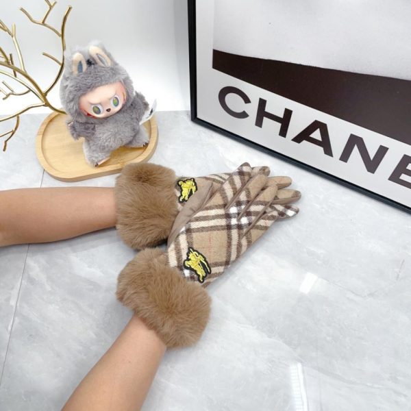 repliche,replica,perfette,siti di,affidabili,migliori siti,dove comprare,1:1,scarpe da ginnastica Guanti in lana nuova Burberry (X7VYE) disponibili nelle boutique.