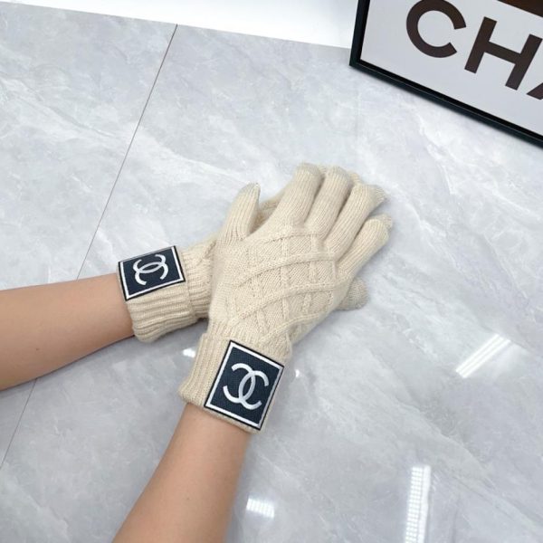repliche,replica,perfette,siti di,affidabili,migliori siti,dove comprare,1:1,scarpe da ginnastica I nuovi guanti di lana Chanel (MD1DK) sono ora disponibili nelle boutique.