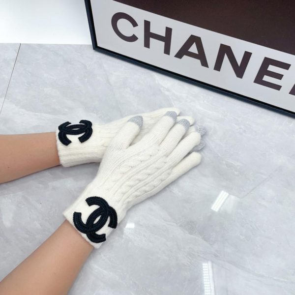 repliche,replica,perfette,siti di,affidabili,migliori siti,dove comprare,1:1,scarpe da ginnastica I nuovi guanti di lana Chanel (MREMC) sono ora disponibili nelle boutique.