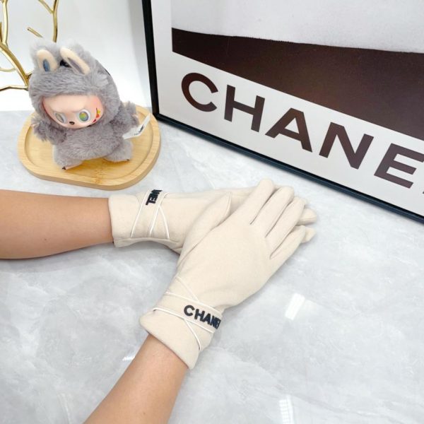repliche,replica,perfette,siti di,affidabili,migliori siti,dove comprare,1:1,scarpe da ginnastica I nuovi guanti di lana Chanel (J49HL) sono ora disponibili nelle boutique.