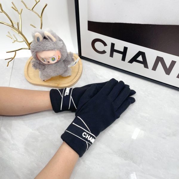 repliche,replica,perfette,siti di,affidabili,migliori siti,dove comprare,1:1,scarpe da ginnastica I nuovi guanti di lana di Chanel (TWO0O) sono ora disponibili nelle boutique.