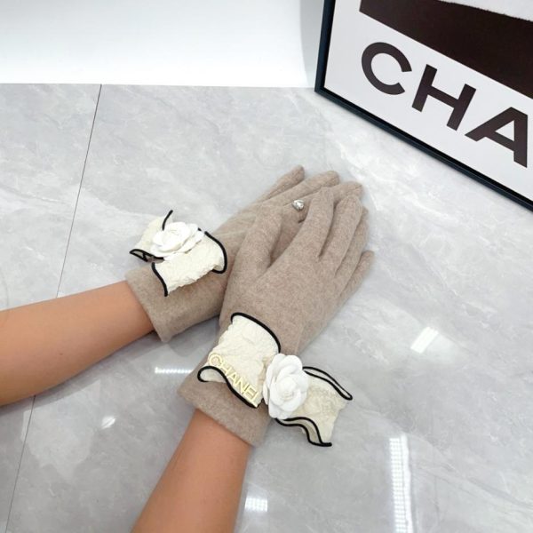 repliche,replica,perfette,siti di,affidabili,migliori siti,dove comprare,1:1,scarpe da ginnastica I nuovi guanti di lana Chanel (LKII8) sono ora disponibili nelle boutique.