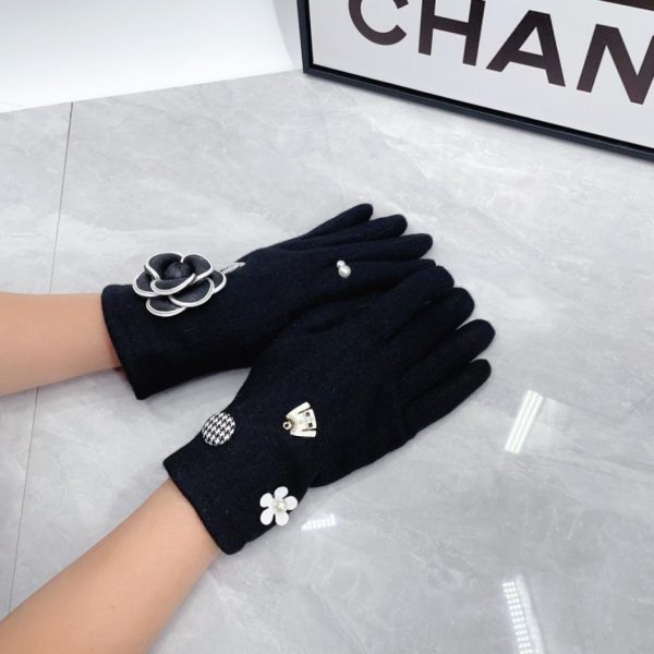 repliche,replica,perfette,siti di,affidabili,migliori siti,dove comprare,1:1,scarpe da ginnastica I nuovi guanti di lana Chanel (O3E3D) sono ora disponibili nelle boutique.