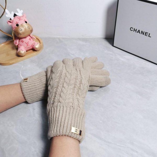 repliche,replica,perfette,siti di,affidabili,migliori siti,dove comprare,1:1,scarpe da ginnastica I nuovi guanti di lana Chanel (04H6O) sono ora disponibili nelle boutique.