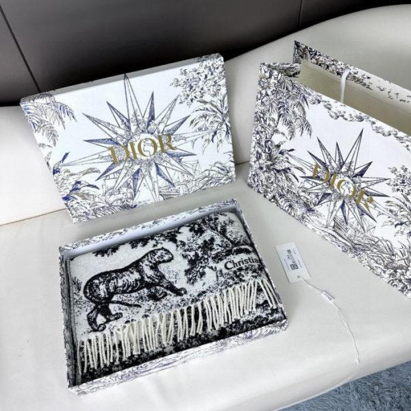 repliche,replica,perfette,siti di,affidabili,migliori siti,dove comprare,1:1,scarpe da ginnastica La nuova sciarpa con stampa Sauvage Toile de Jouy di Dior (NJMEI)