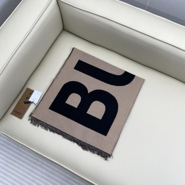 repliche,replica,perfette,siti di,affidabili,migliori siti,dove comprare,1:1,scarpe da ginnastica L’ultimo modello boutique di Burberry, caratterizzato da tessuto tinto in filo a doppio strato di alta qualità e cashmere di seta di prima qualità al 100% (FY8EF).