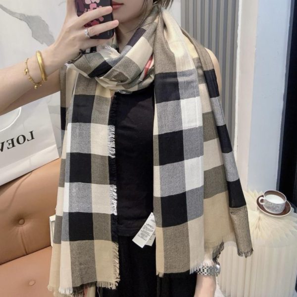 repliche,replica,perfette,siti di,affidabili,migliori siti,dove comprare,1:1,scarpe da ginnastica Sciarpa in cashmere scozzese di prima qualità Burberry (QFMSM)