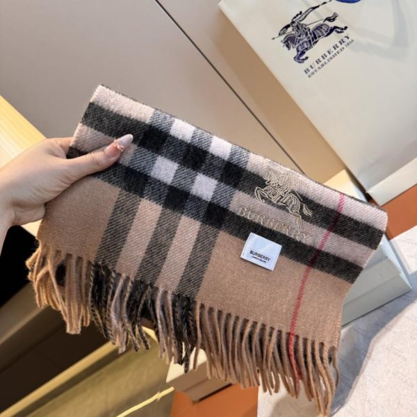 repliche,replica,perfette,siti di,affidabili,migliori siti,dove comprare,1:1,scarpe da ginnastica Sciarpa lunga in cashmere con motivo a quadri classici Burberry (N6YWM)