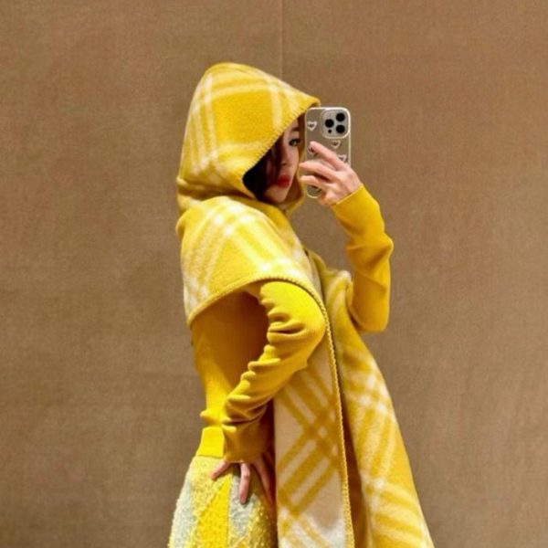 repliche,replica,perfette,siti di,affidabili,migliori siti,dove comprare,1:1,scarpe da ginnastica Il nuovo set scialle/sciarpa/scialle con cappuccio di Burberry (RVRWJ)