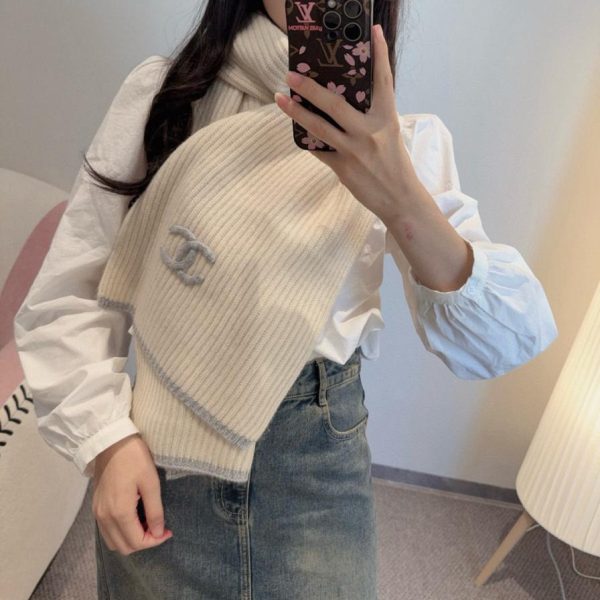 repliche,replica,perfette,siti di,affidabili,migliori siti,dove comprare,1:1,scarpe da ginnastica Sciarpa lunga in maglia di cashmere ricamata Chanel autunno/inverno (SZY7J)