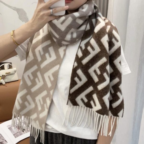 repliche,replica,perfette,siti di,affidabili,migliori siti,dove comprare,1:1,scarpe da ginnastica Sciarpa in cashmere double-face con monogramma Fendi sfumato (RWO2D)