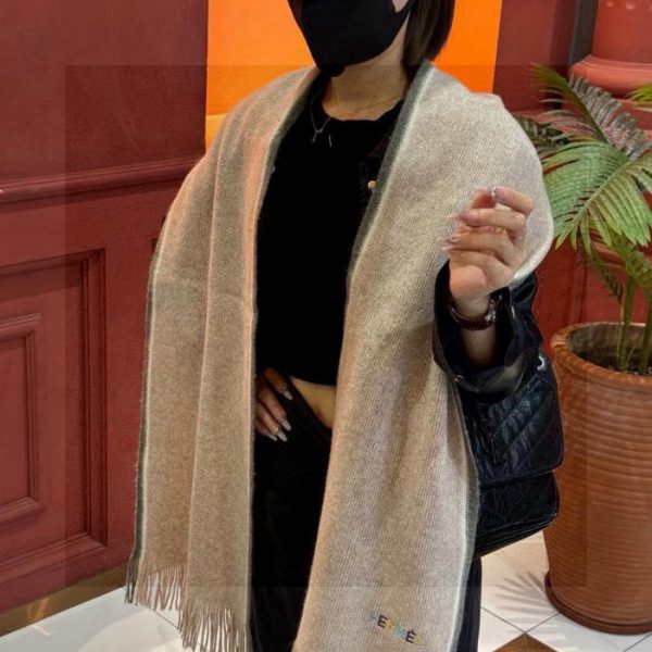 Sciarpa in maglia di cashmere premium Hermes (QB1JS) - stesso stile disponibile nelle boutique