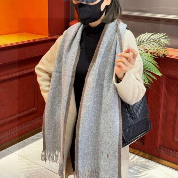 repliche,replica,perfette,siti di,affidabili,migliori siti,dove comprare,1:1,scarpe da ginnastica Sciarpa in maglia di cashmere premium Hermes (Y26NR) – stesso stile disponibile nelle boutique