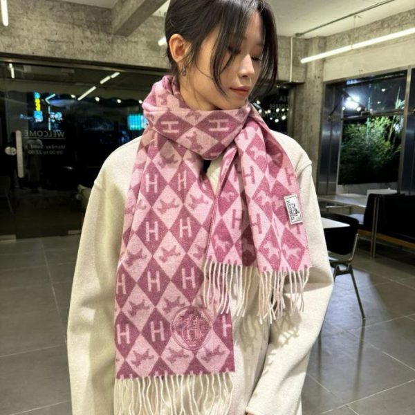 repliche,replica,perfette,siti di,affidabili,migliori siti,dove comprare,1:1,scarpe da ginnastica Nuova sciarpa in cashmere della sfilata di moda di HERMES a Parigi (0233N)