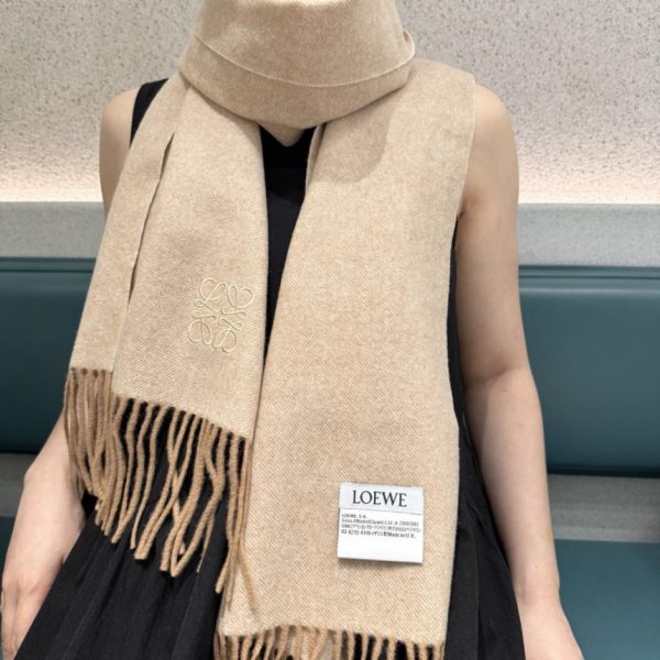 repliche,replica,perfette,siti di,affidabili,migliori siti,dove comprare,1:1,scarpe da ginnastica Il sito ufficiale di LOEWE presenta la nuova sciarpa double face in cashmere (WJDIW).