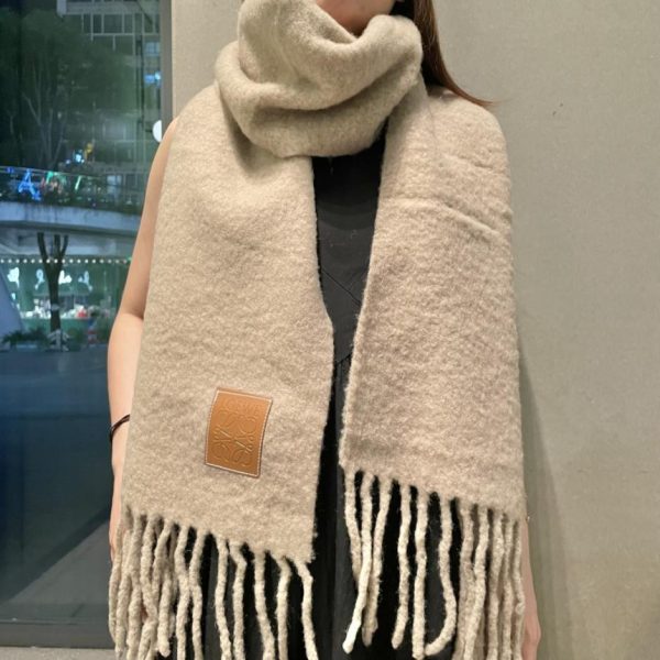 repliche,replica,perfette,siti di,affidabili,migliori siti,dove comprare,1:1,scarpe da ginnastica La nuova sciarpa in mohair di Loewe (L82RJ)