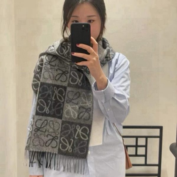 repliche,replica,perfette,siti di,affidabili,migliori siti,dove comprare,1:1,scarpe da ginnastica Sciarpa a quadri bicolore Loewe (6H7RH)