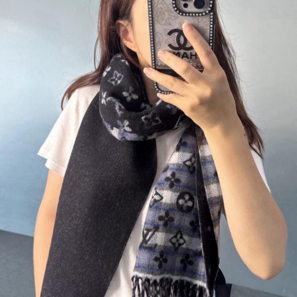 repliche,replica,perfette,siti di,affidabili,migliori siti,dove comprare,1:1,scarpe da ginnastica Sciarpa reversibile Louis Vuitton con motivo a quadri sfumati (XW0B1)