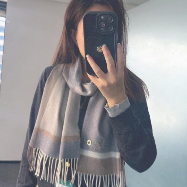 repliche,replica,perfette,siti di,affidabili,migliori siti,dove comprare,1:1,scarpe da ginnastica Novità autunno/inverno Loro Piana: sciarpa a quadri increspati in cashmere di alta qualità (7U5HD)