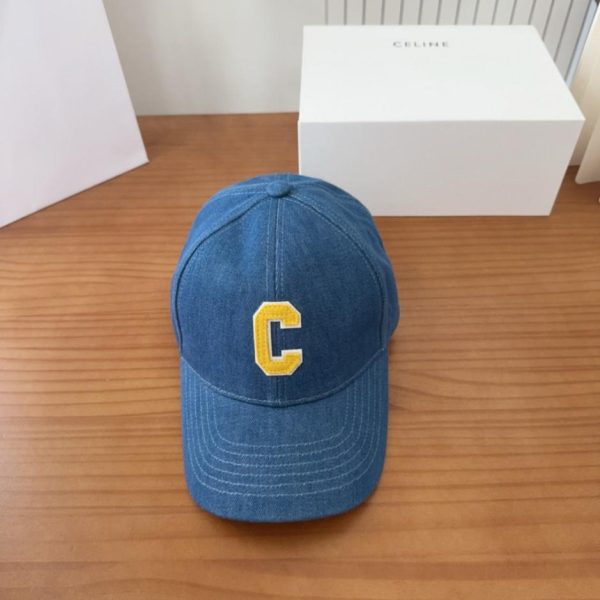 Il nuovo cappellino da baseball ricamato con l'Arco di Trionfo di Celine (9HTHG)