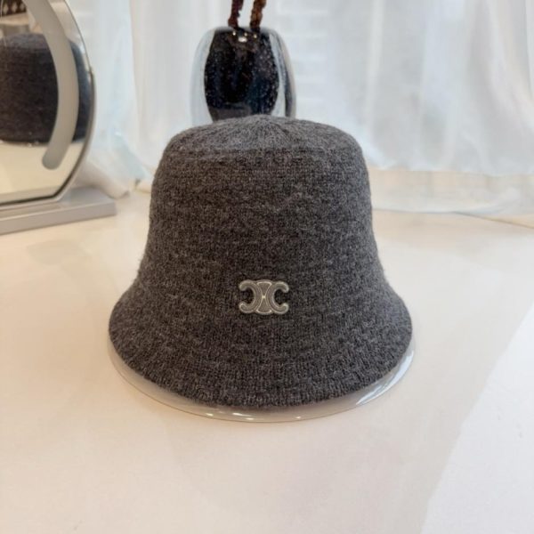 repliche,replica,perfette,siti di,affidabili,migliori siti,dove comprare,1:1,scarpe da ginnastica Il nuovo cappello da pescatore lavorato a maglia di Celine, un cappello da pescatore minimalista perfetto per l’autunno e l’inverno (TE8QQ).